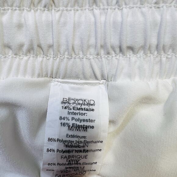 beyond Yoga Womens stretch woven in stride lined shorts True White Medium - Picture 12 of 16